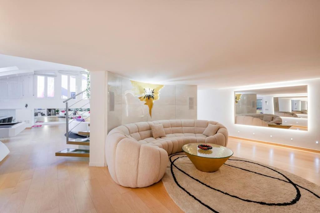 Soggiorno A Milano - Post Streaming